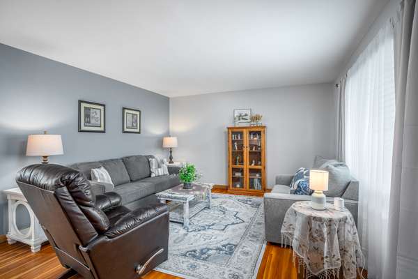 1923 Glenn ST, Bettendorf, IA 52722