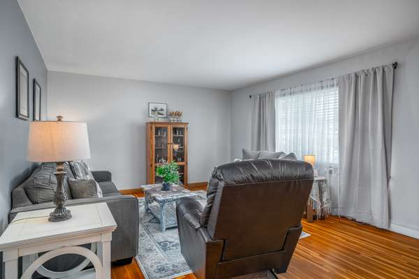 1923 Glenn ST, Bettendorf, IA 52722