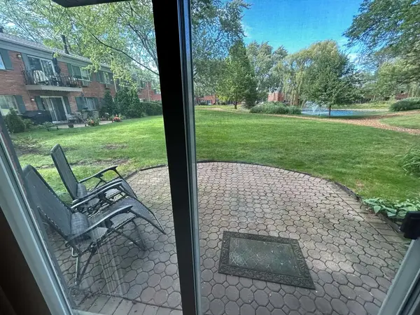 2311 S Goebbert RD S #B102, Arlington Heights, IL 60005