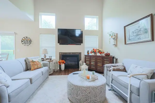 3300 Ronan DR #3300, Lake In The Hills, IL 60156