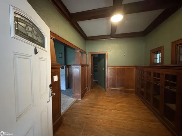 812 N Sycamore ST, Creston, IA 50801