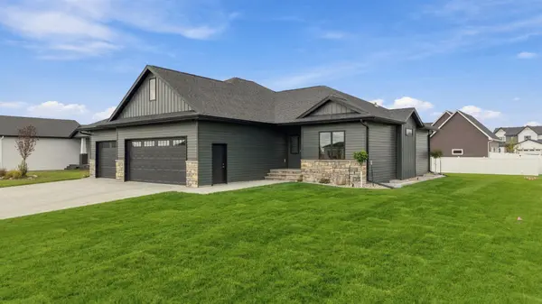 4257 Pine Pkwy S, Fargo, ND 58104