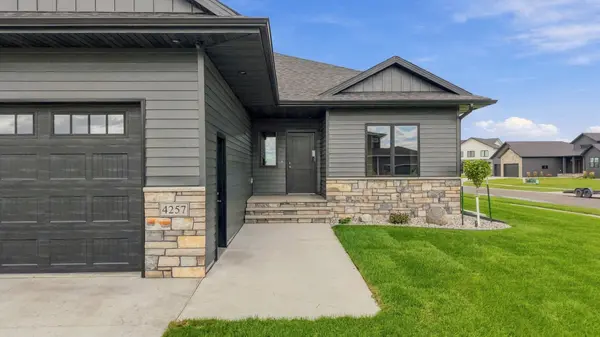 4257 Pine Pkwy S, Fargo, ND 58104