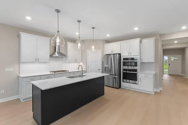 5184 Long Pointe Bay, Woodbury, MN 55129