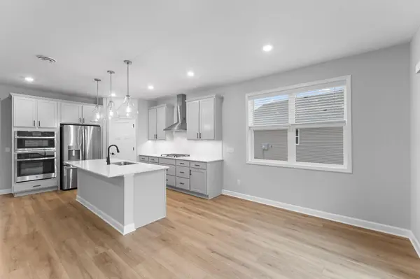 5202 Long Pointe Bay, Woodbury, MN 55129