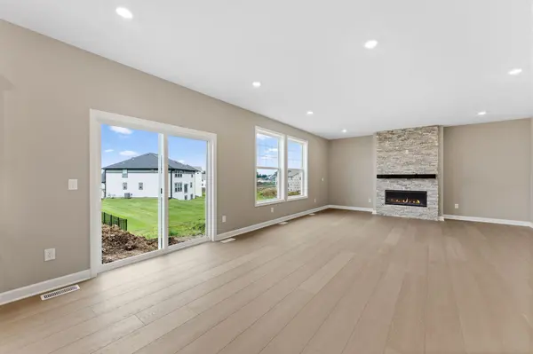 653 Sierra Pkwy, Waconia, MN 55387