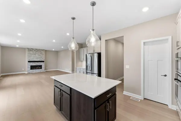 653 Sierra Pkwy, Waconia, MN 55387