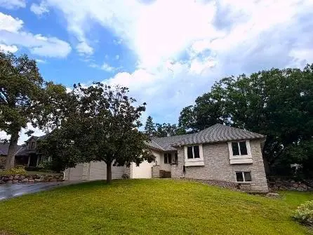 13172 Galleria PL, Apple Valley, MN 55124
