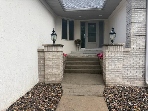 13172 Galleria PL, Apple Valley, MN 55124