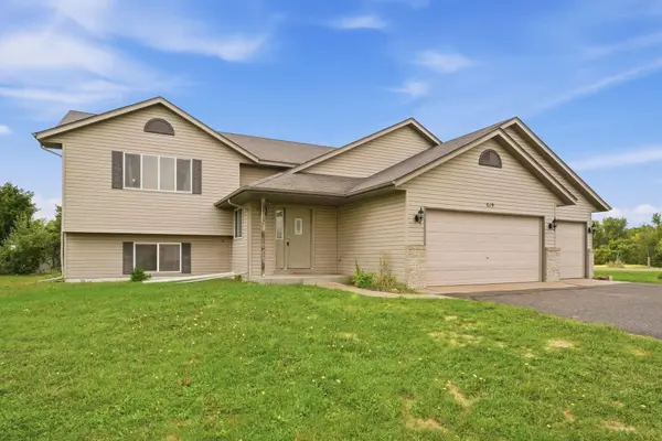 619 Nelson LN, Center City, MN 55012