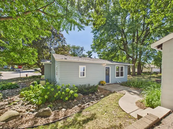 2379 Roselawn AVE W, Lauderdale, MN 55113