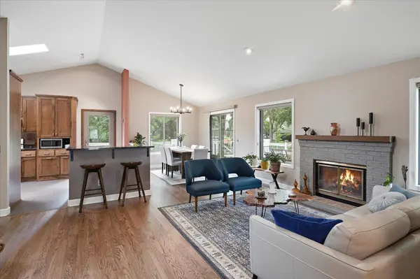 15809 Nursery DR, Minnetonka, MN 55345