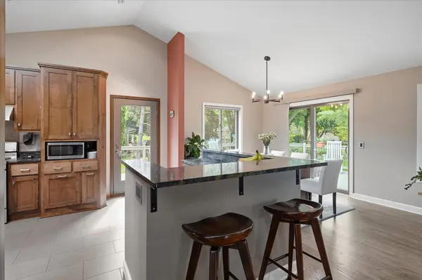 15809 Nursery DR, Minnetonka, MN 55345