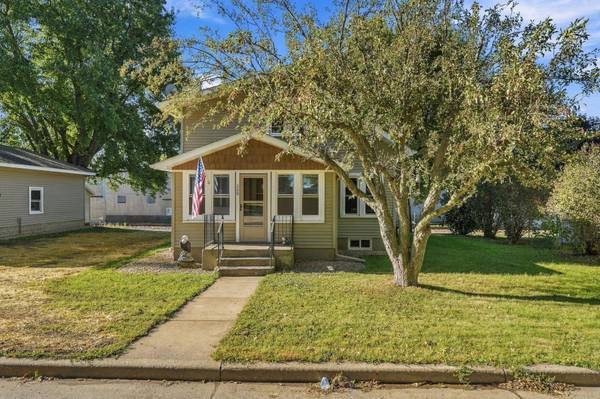 208 W Maple ST, Roberts, WI 54023