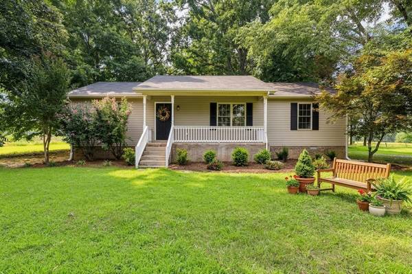 3249 Winters Rd, Cedar Hill, TN 37032