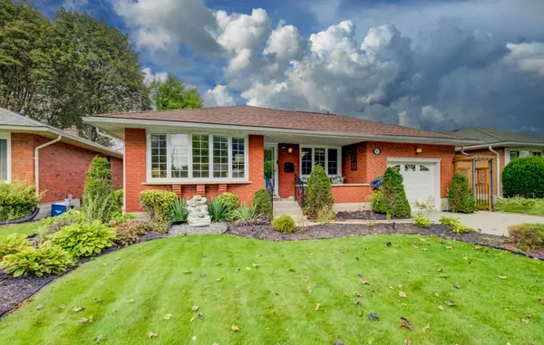 54 Fairlawn RD, Kitchener, ON N2C 1X9