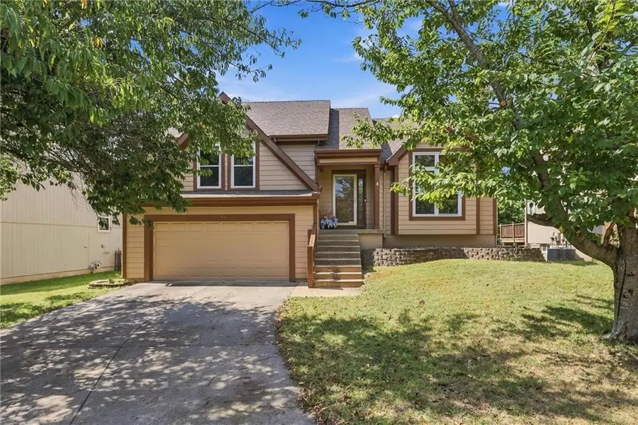 15724 S Locust ST, Olathe, KS 66062
