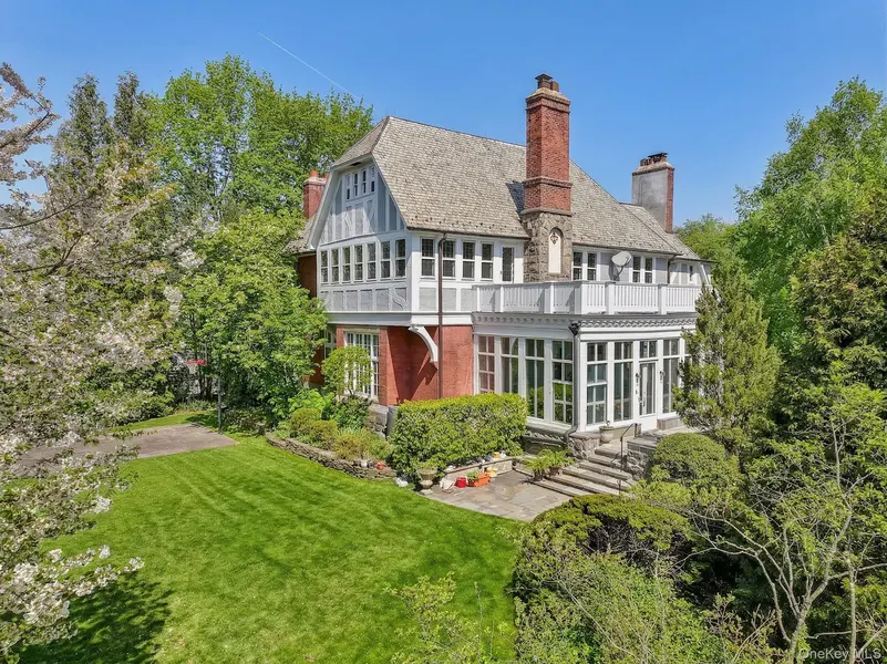 15 Hemlock RD, Bronxville, NY 10708