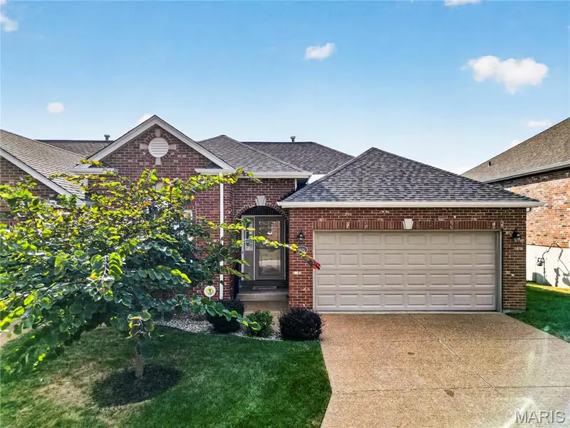6025 Glennaire DR, Oakville, MO 63129