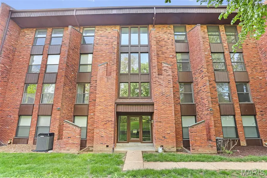 514 Coeur De Royale DR #205, Creve Coeur, MO 63141