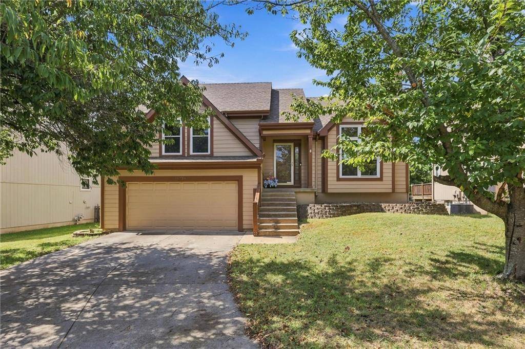 15724 S Locust ST, Olathe, KS 66062