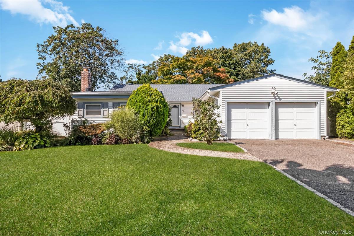 52 Voorhis DR, Old Bethpage, NY 11804