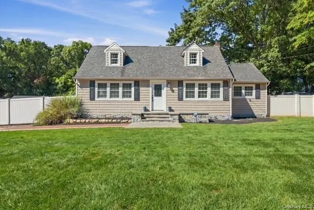 6 Hawk RD, Rocky Point, NY 11778