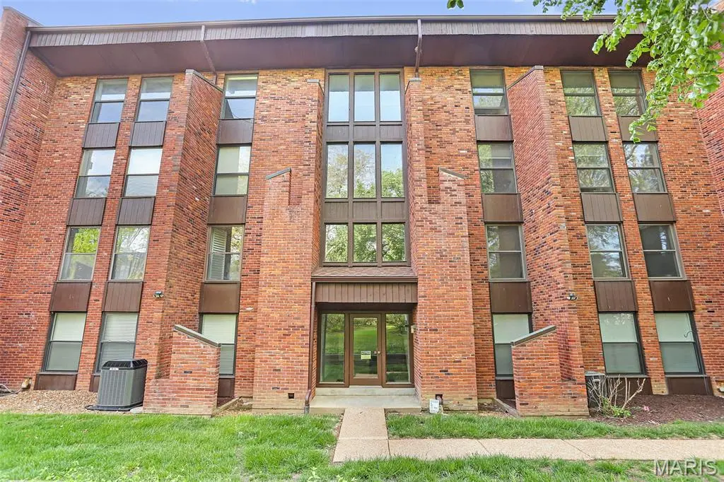 514 Coeur De Royale DR #205, Creve Coeur, MO 63141