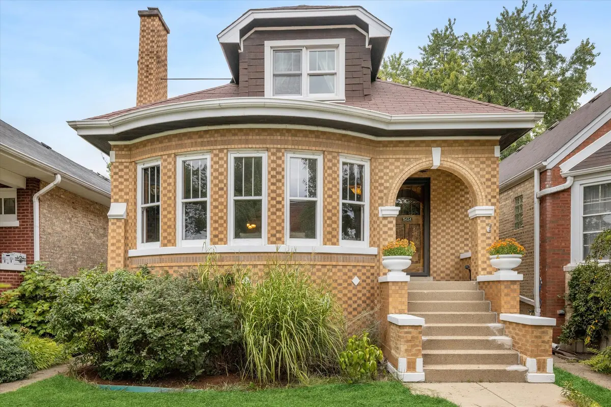 5424 W Waveland AVE, Chicago, IL 60641
