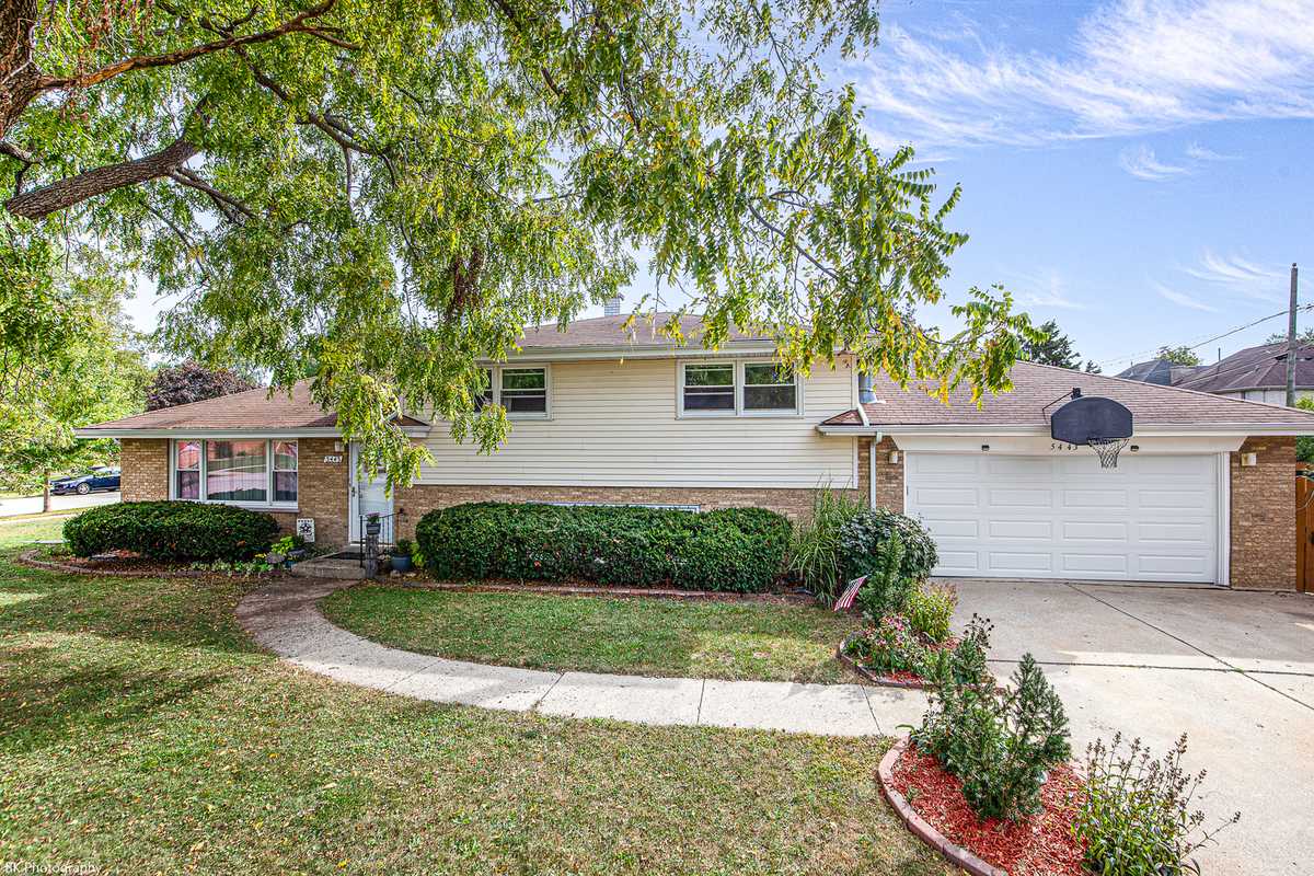 5443 W 83 PL, Burbank, IL 60459