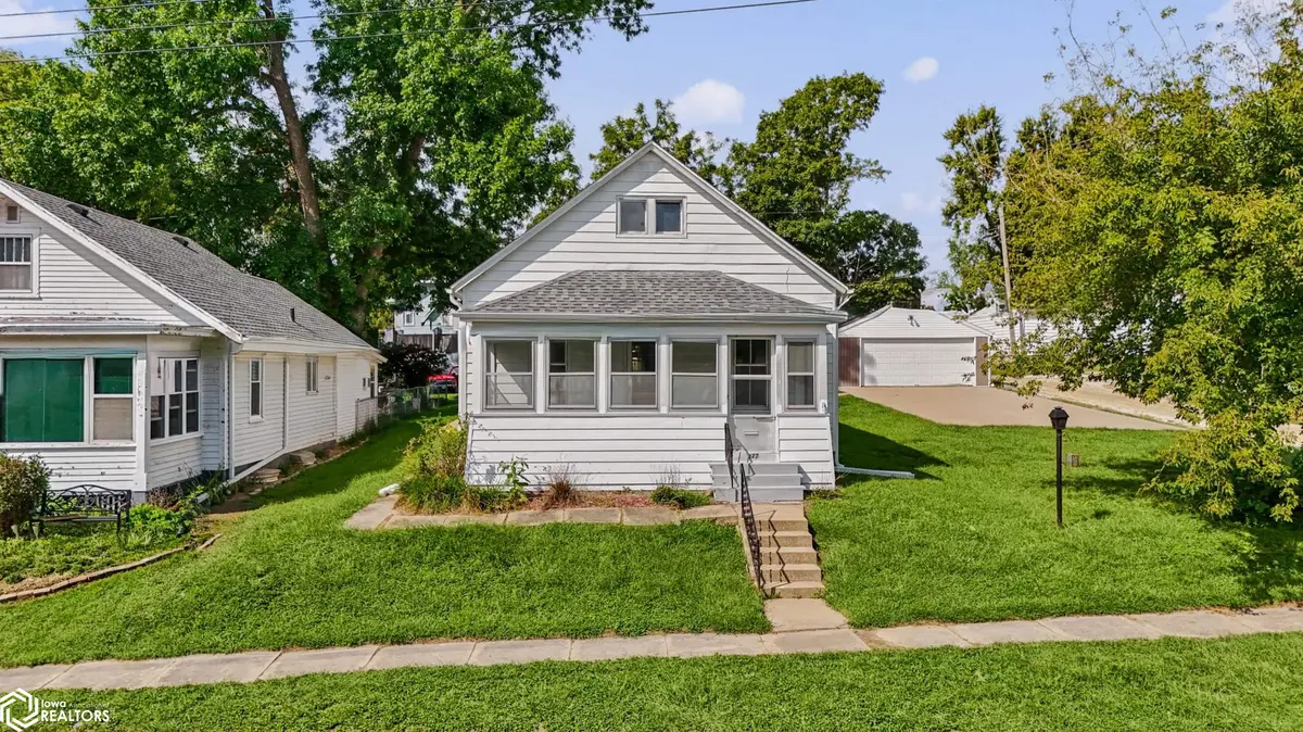 327 N Gertrude ST, Burlington, IA 52601