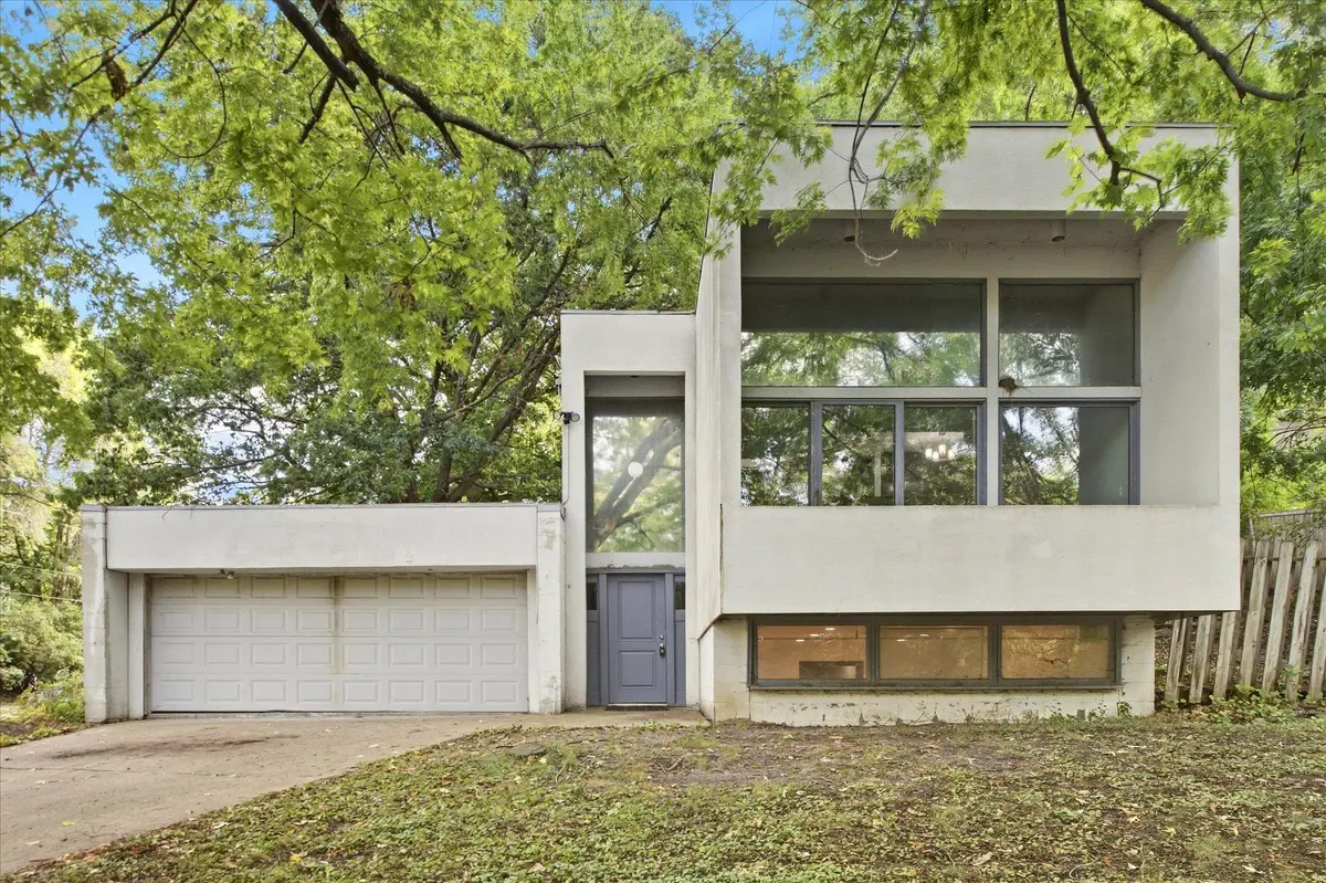 2280 E Medicine Lake BLVD, Plymouth, MN 55441