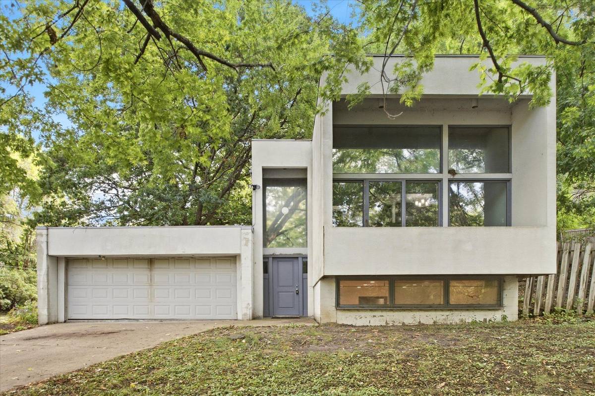 2280 E Medicine Lake BLVD, Plymouth, MN 55441