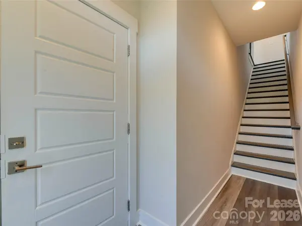 606 W End DR, Charlotte, NC 28208
