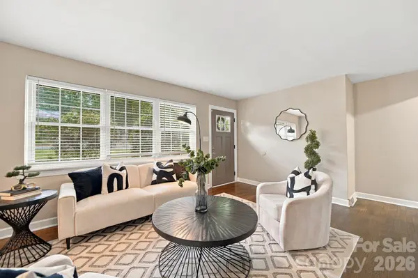 3307 Bonaire DR, Charlotte, NC 28208