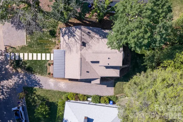 4 Baird LN, Asheville, NC 28804