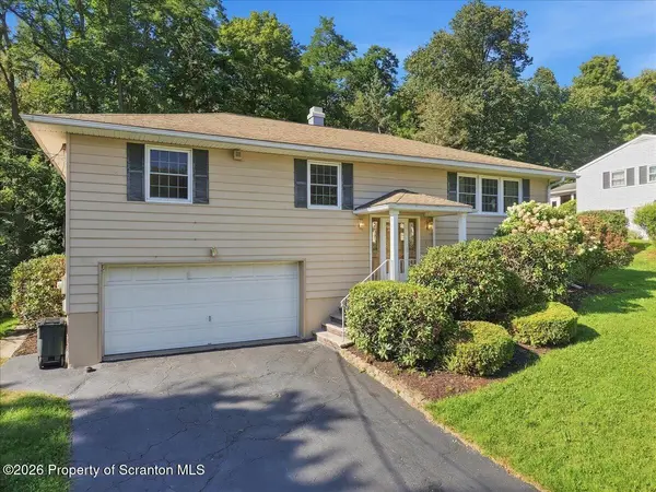 441 Sumner AVE, South Abington Twp, PA 18411