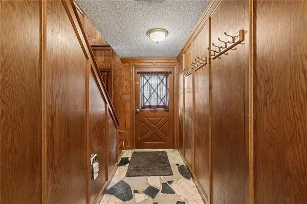 5819 Perry LN, Merriam, KS 66203