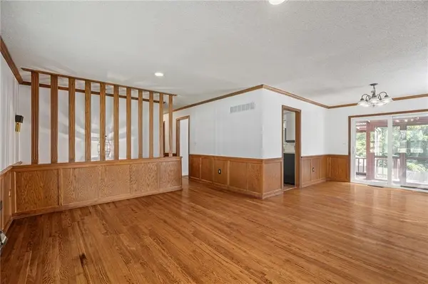 5819 Perry LN, Merriam, KS 66203