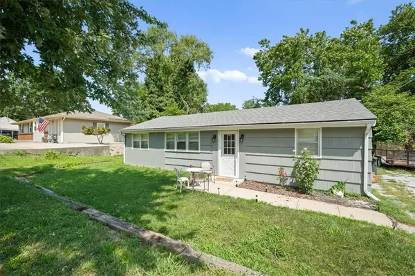 6509 River RD, Pleasant Valley, MO 64068