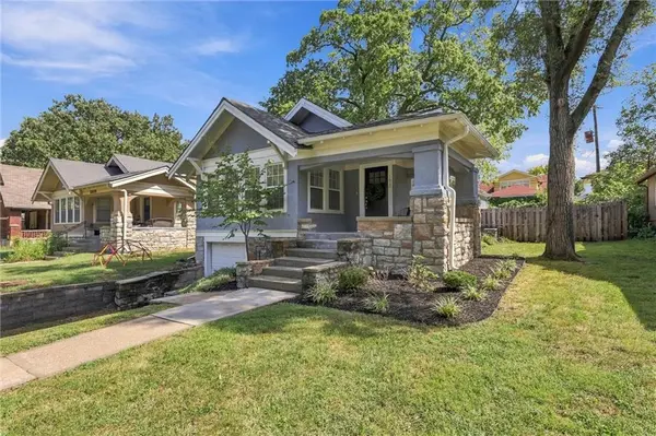 5615 Charlotte ST, Kansas City, MO 64110