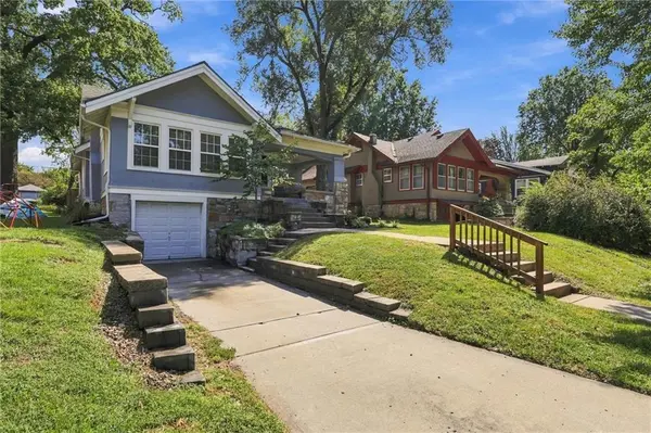 5615 Charlotte ST, Kansas City, MO 64110