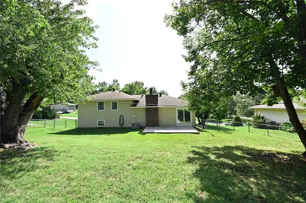 520 Thomas DR, Platte City, MO 64079