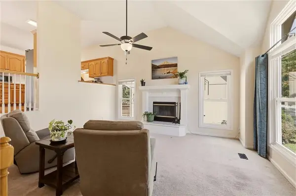 15724 S Locust ST, Olathe, KS 66062