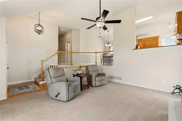15724 S Locust ST, Olathe, KS 66062