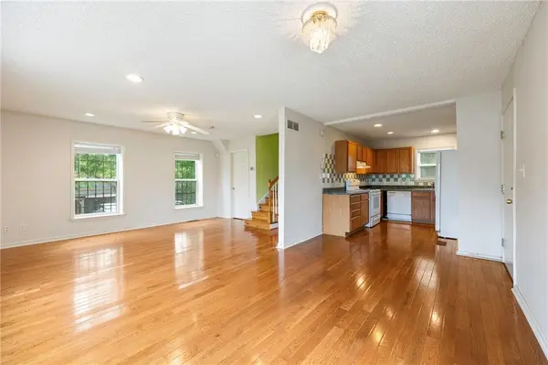 2005 E 34th ST, Kansas City, MO 64109