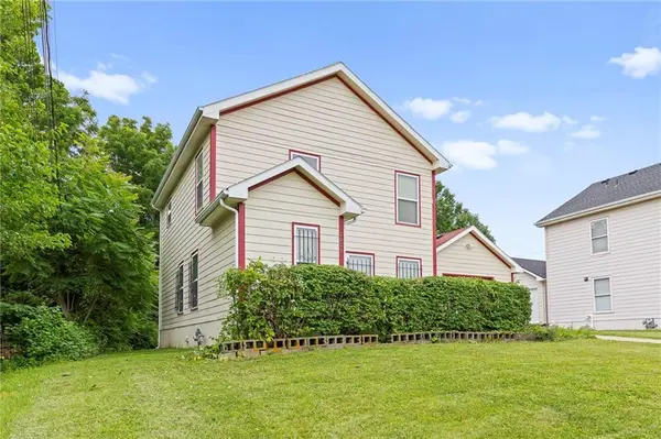 2005 E 34th ST, Kansas City, MO 64109