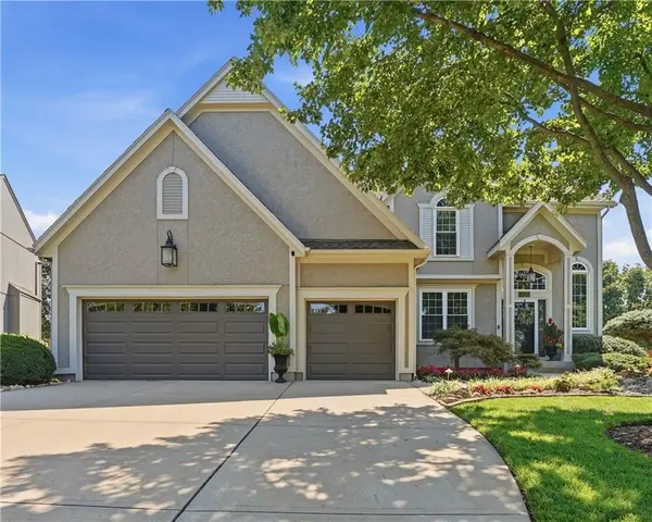 15231 Woodson LN, Overland Park, KS 66223
