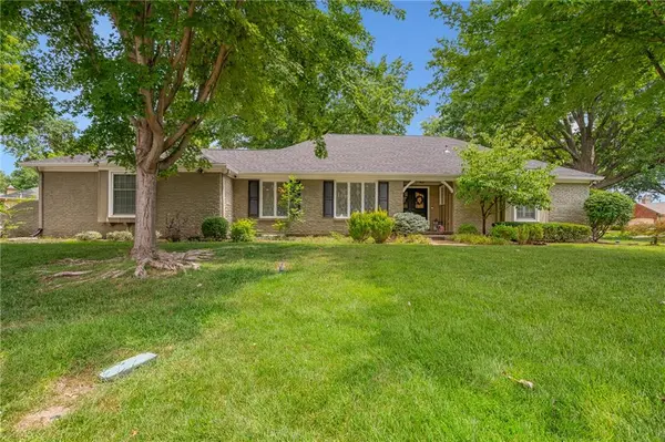 9975 Marty ST, Overland Park, KS 66212