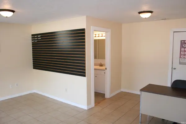 905 W Park DR, Huntington, IN 46750